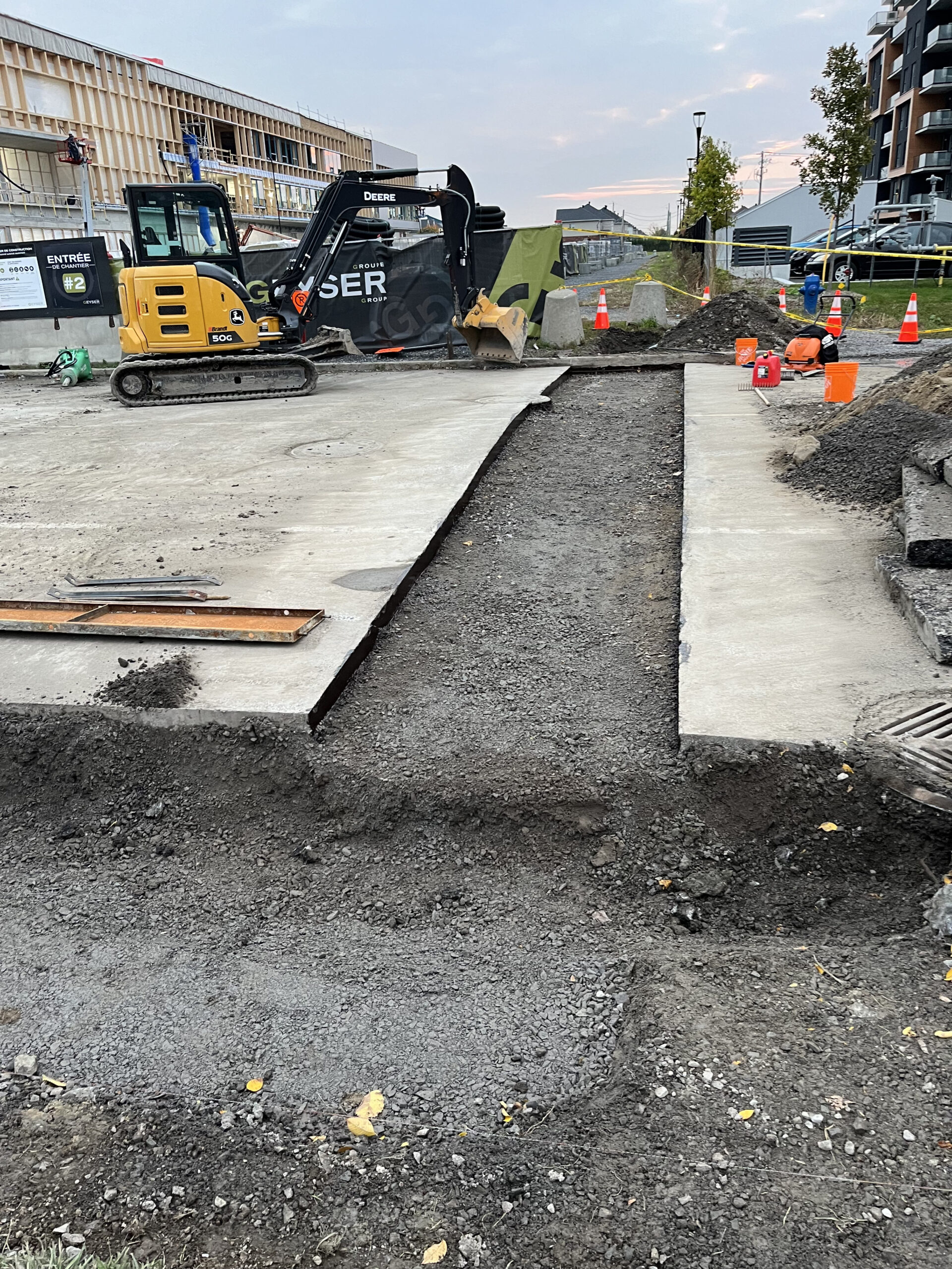 Travaux d’installation d’un nouveau lien souterrain de fibre optique entre le centre Multisports et le pôle municipal